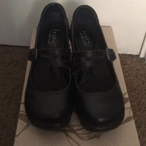 Born/ BOC Work Shoes Size 6.5
